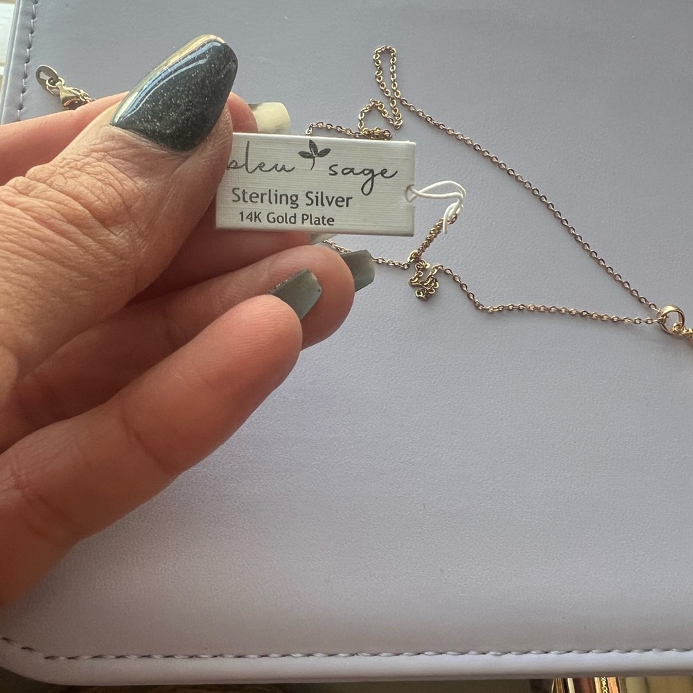 BRAND NEW Gold Cross Pendant Necklace - Picture 2 of 4